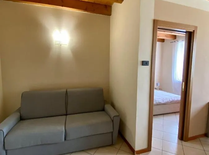 La Lucciola Lägenhetshotell Lonato