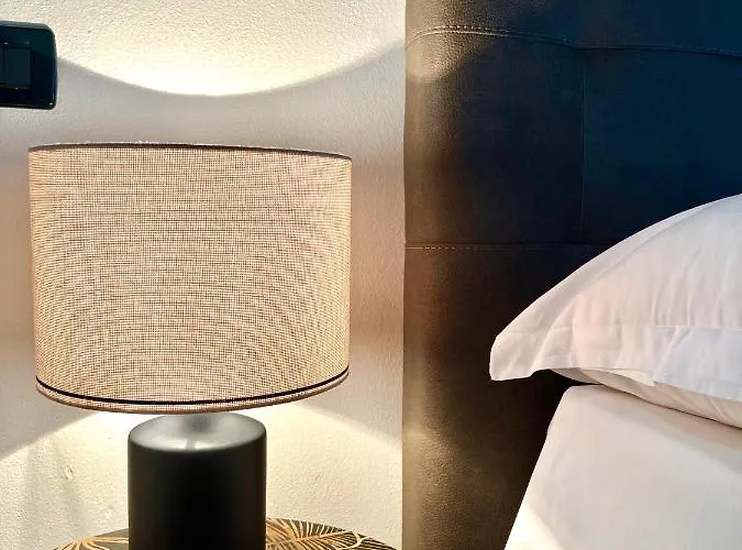 La Lucciola Lägenhetshotell Lonato